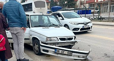 Ankara'da 3 araçlı zincirleme kaza: 3 yaralı