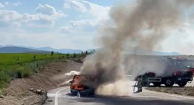 Ankara'da seyir halindeki araçta yangın çıktı