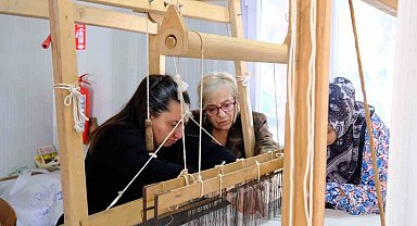 Antakya Belediyesi'nin açtığı ipek el dokumacılığı kursu ilgi görüyor