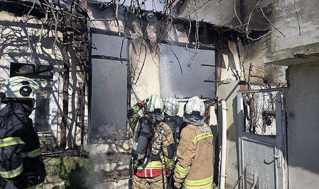 Antakya'da metruk bina yangını