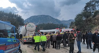 Antalya-Isparta karayolunda işçileri taşıyan minibüs ile beton mikseri çarpıştı: 7 ölü, 7 yaralı