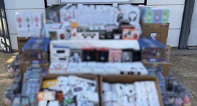 Antalya'da 3,5 milyon liralık kaçak elektronik eşya ve oyuncak ele geçirildi