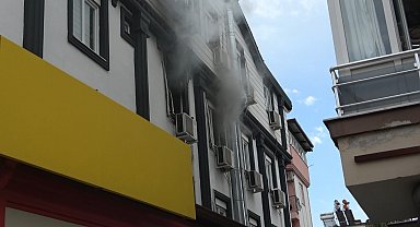 Antalya'da apartman dairesindeki yangın korkuttu: 5 kişi tedbir amaçlı hastaneye götürüldü