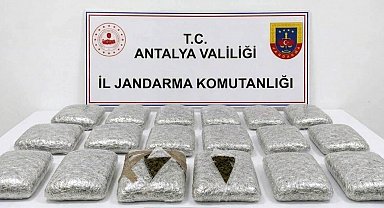 Antalya'da jandarmadan uyuşturucu operasyonu: 30 kilogram skunk maddesi ele geçirildi