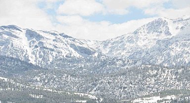 Antalya'nın zirvelerinde Nisan ayında kar sürprizi