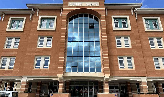 Araçlarında ve evdeki hava fritözü içerisindeki uyuşturucuyla yakalanan sanıkların yargılanmasına başlandı