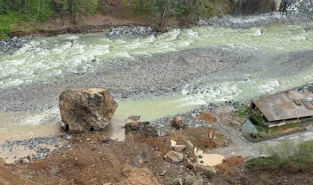Ardeşen'de korkutan heyelan