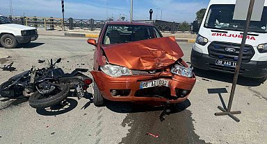 Arhavi'de otomobil ile motosiklet çarpıştı: 1 ölü