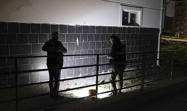 Arkadaşının evinde pencereden düşen üniversiteli kız ağır yaralandı