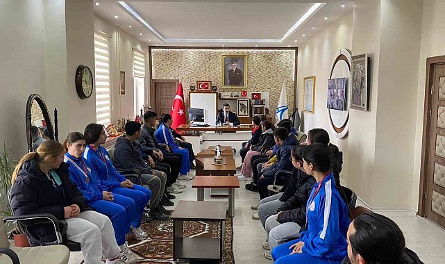 Arpaçay'da öğrencilerden gururlandıran tablo