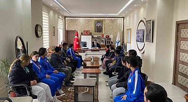 Arpaçay'da öğrencilerden gururlandıran tablo