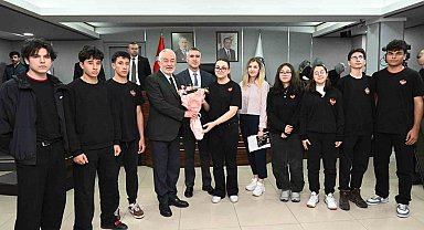 Aslı Derbent Özkan Lisesi öğrencileri Belediye Meclisi'ne konuk oldu