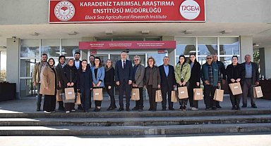 Atakumlu muhtarlara Karadeniz Tarımsal Araştırma Enstitüsü gezisi