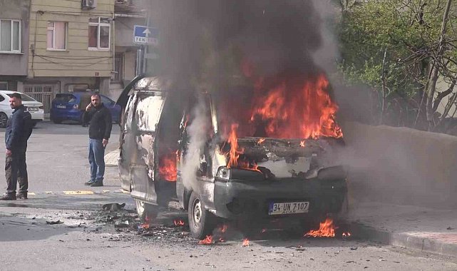 Ataşehir'de minibüs alev alev yandı