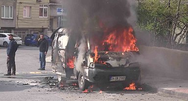 Ataşehir'de minibüs alev alev yandı