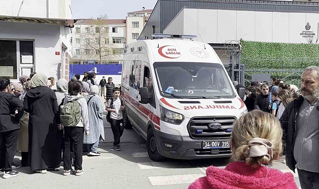 Ataşehir'de ortaokulda zehirlenme iddiası: Çok sayıda öğrenci hastaneye kaldırıldı