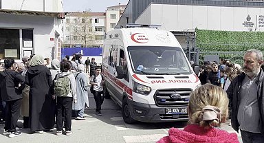 Ataşehir'de ortaokulda zehirlenme iddiası: Çok sayıda öğrenci hastaneye kaldırıldı