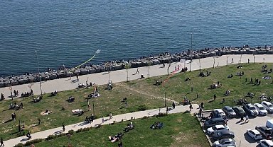 Avcılar'da havaların ısınmasını fırsat bilen vatandaşlar sahile akın etti