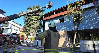 Avcılar'da metruk binada yangın