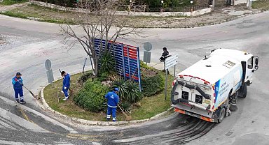 Aydın Büyükşehir Belediyesi Kuşadası'nda çalışmalarını sürdürüyor