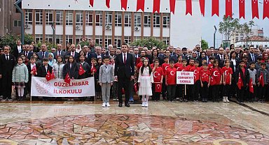 Aydın'da 23 Nisan kutlamaları çelenk sunumuyla başladı