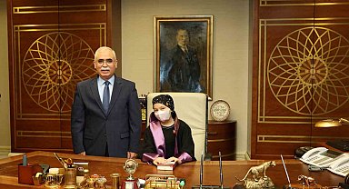 AYM Başkanı Özkaya, lösemi tedavisi gören çocukları misafir etti