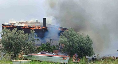 Ayvacık'ta villa yangını