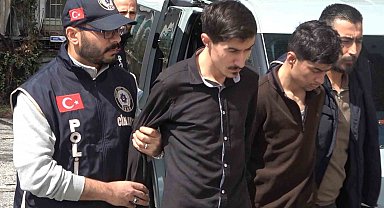 Babalarını katleden iki kardeş tutuklandı