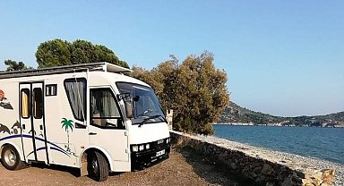 Babasından kalan sessiz hatıralara gözü gibi bakıyor