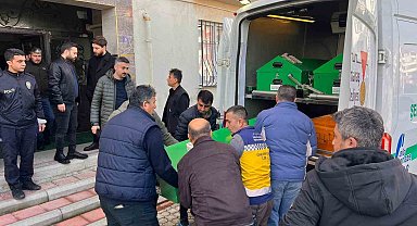 Babasını öldüren genç: "Üzerine atlayarak elimde bulunan bıçakla boğazını kestim"