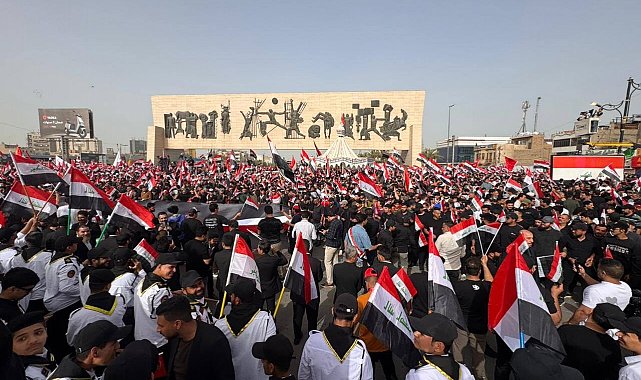 Bağdat'ta binlerce kişi İran'a destek için sokakları doldurdu