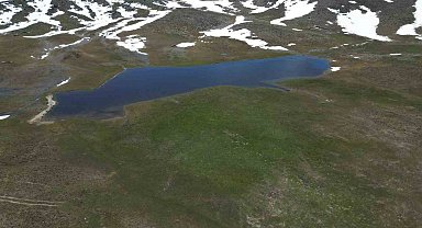 Bahar ve kış mevsimi aynı anda görüntülendi, ortaya eşsiz manzara çıktı