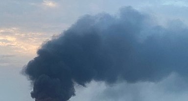 Bahreyn'e yapılan İran saldırıları yangına yol açtı