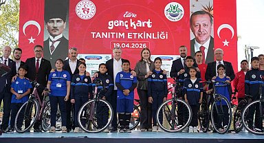 Bakan Bak: "Lütfen çocuklarınızla konuşun, çocuklarınıza sarılın, çocuklarınıza sevginizi aktarın"