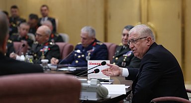 Bakan Güler, Kara Kuvvetleri Komutanlığındaki değerlendirme toplantısına katıldı