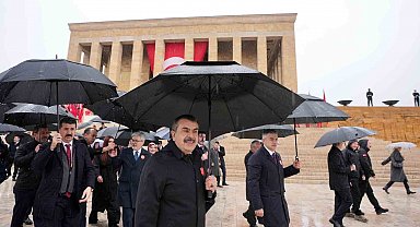 Bakan Tekin, öğrencilerle Anıtkabir'i ziyaret etti