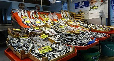 Balık tezgahları kış aylarını aratmıyor
