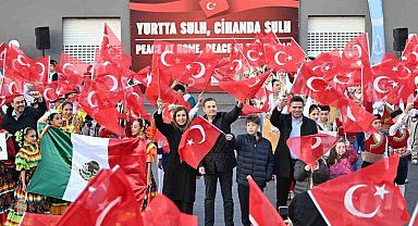 Balıkesir'de 9 ülkenin çocukları aynı sahnede buluştu