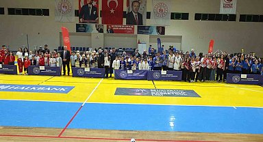 Balıkesir'de Çocuk Sporları Şenliği ödül töreni ile tamamlandı