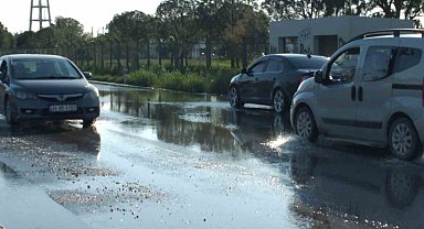 Balıkesir'de sağanak nedeniyle arazileri sular bastı, rögarlar taştı