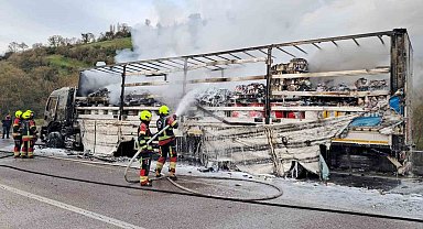 Balıkesir'de yanan tır kullanılmaz hale geldi
