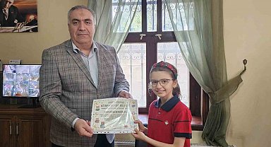 Bandırma'da kütüphane haftasında örnek öğrencilere ödül