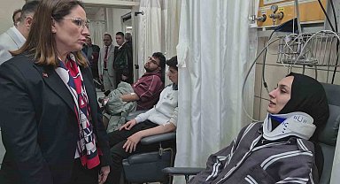 Bartın'daki feci kazanın ardından Vali Arslan yaralıları hastanede ziyaret etti