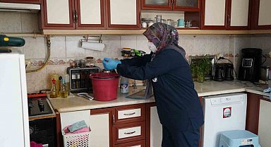 Başkan Balaban talimat verdi yaşlı kadının evi pırıl pırıl yapıldı