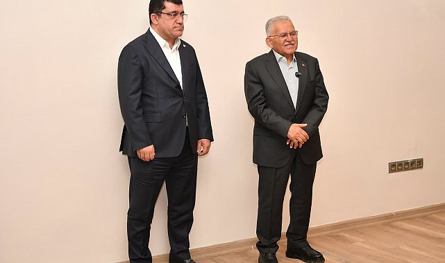 Başkan Büyükkılıç'tan zorlu maç öncesi Kayserispor'a 'moral' ziyareti