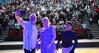 Başkan Çerçioğlu, Didim ve Nazilli'de vatandaşları tiyatro ile buluşturdu