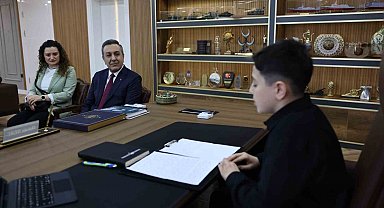 Başkan Dere, koltuğunu Taha'ya devretti