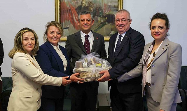 Başkan Ertaş ve Edremit heyeti CHP Lideri Özgür Özel ile buluştu