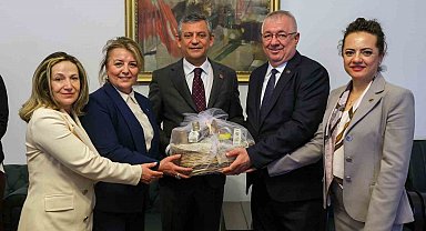 Başkan Ertaş ve Edremit heyeti CHP Lideri Özgür Özel ile buluştu