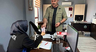 Başkan koruması bankamatikte bulduğu parayı zabıtaya teslim etti